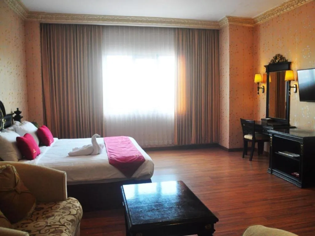 Bed in Quds Royal Hotel