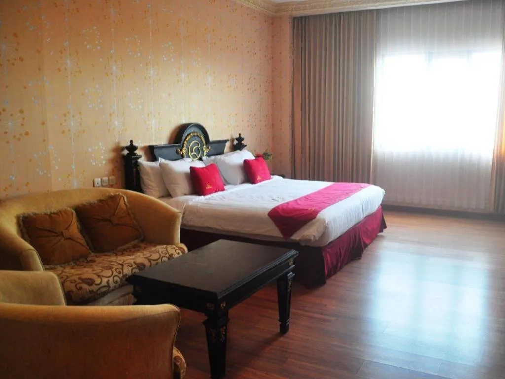 Bed in Quds Royal Hotel