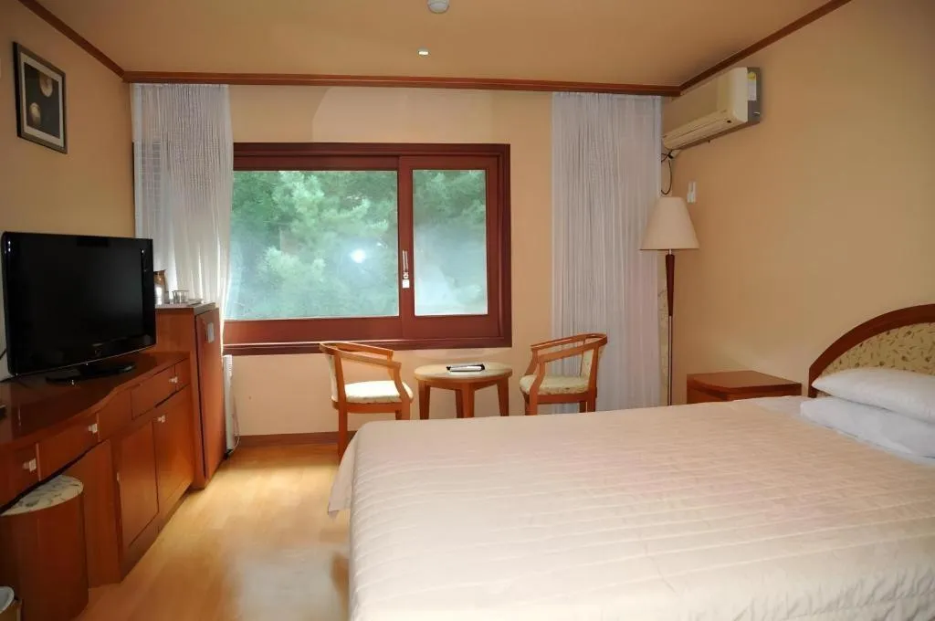 Bed in Suanbo Park Hotel