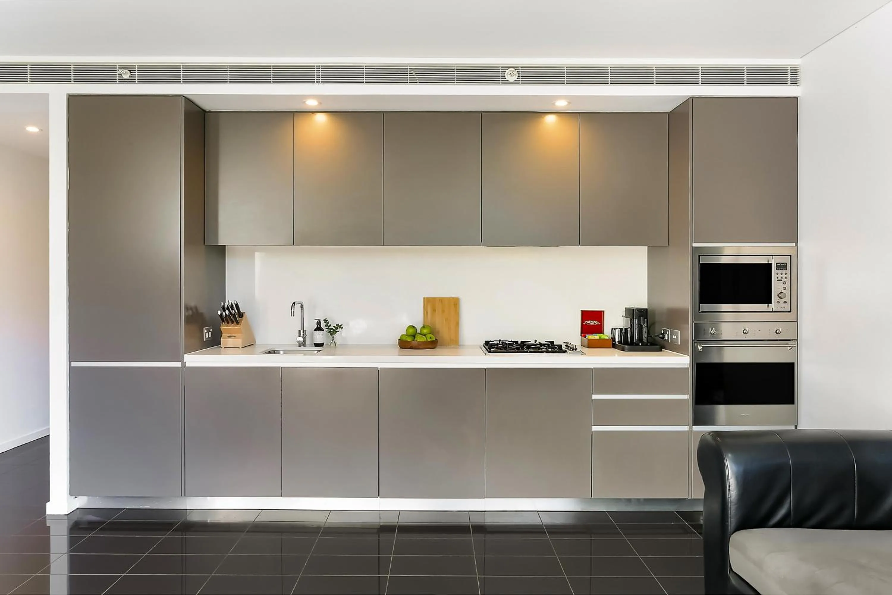 Stylish 1 bdrm Camperdown - Car park, Gym & Pool