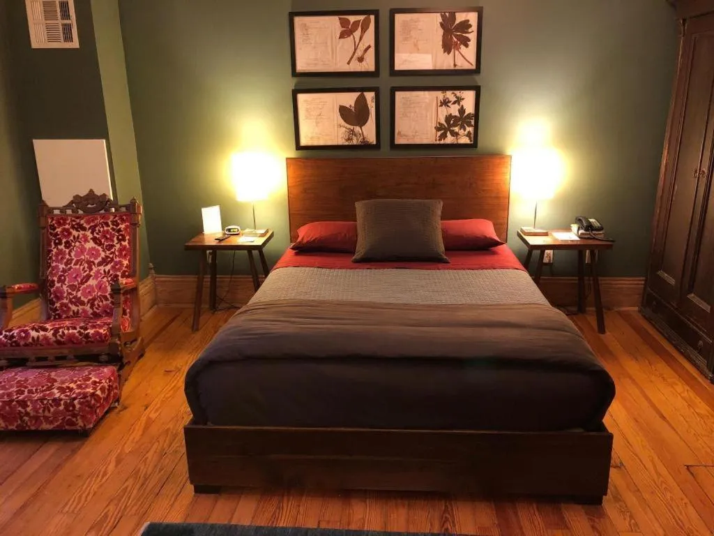 Bed in Hotel Frederick