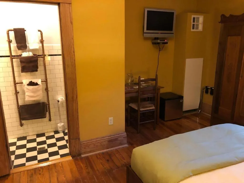 Bed in Hotel Frederick