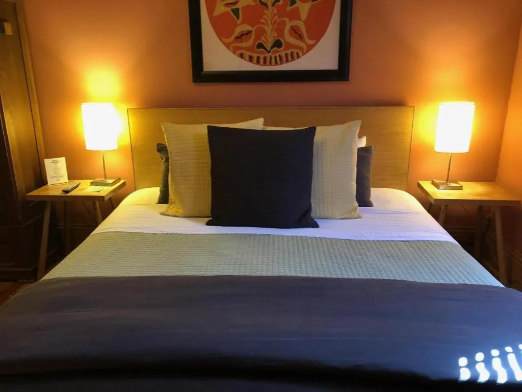 Bed in Hotel Frederick