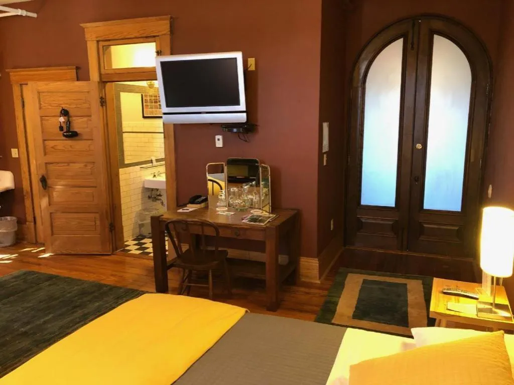 Bed in Hotel Frederick