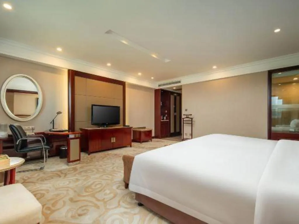 Bed in Chutian Guangdong International Hotel