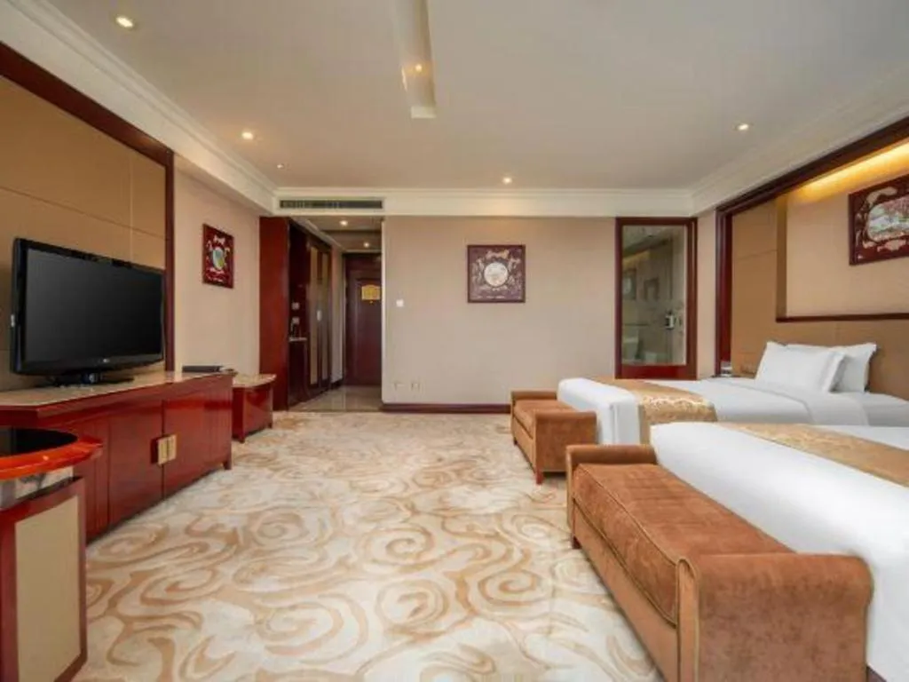 Bed in Chutian Guangdong International Hotel