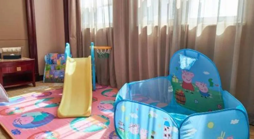 Bed in Chutian Guangdong International Hotel