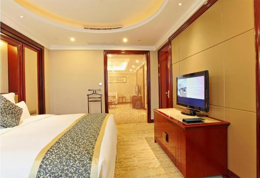 Bed in Chutian Guangdong International Hotel