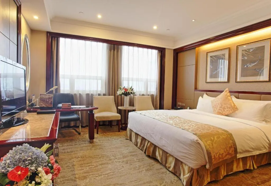 Bed in Chutian Guangdong International Hotel