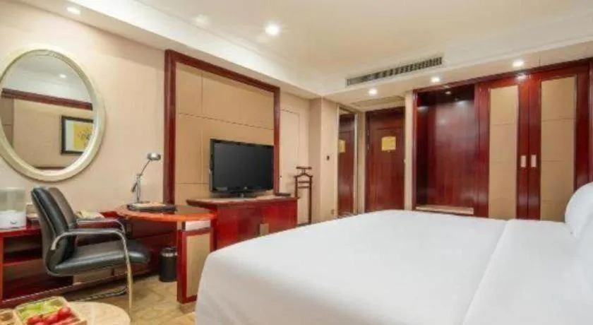 Bed in Chutian Guangdong International Hotel