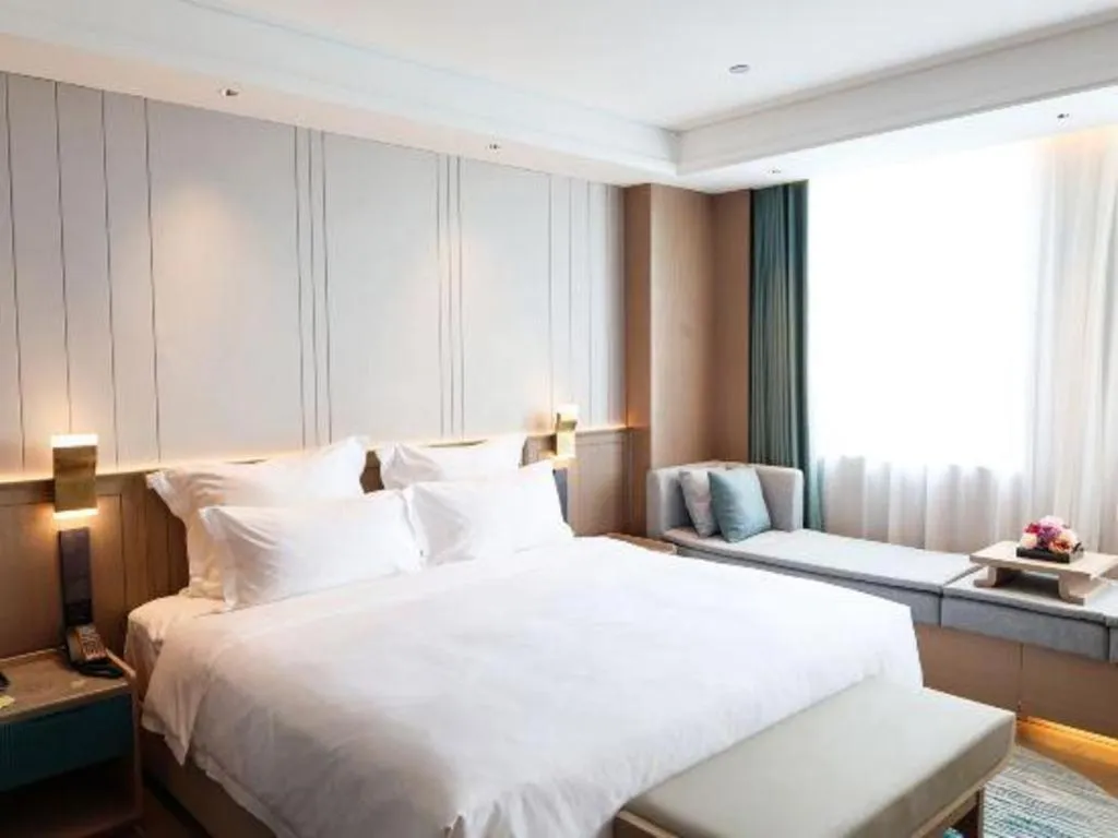 Bed in Chutian Guangdong International Hotel