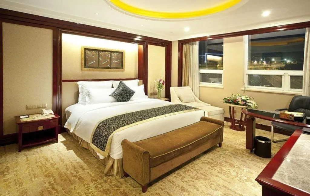 Bed in Chutian Guangdong International Hotel