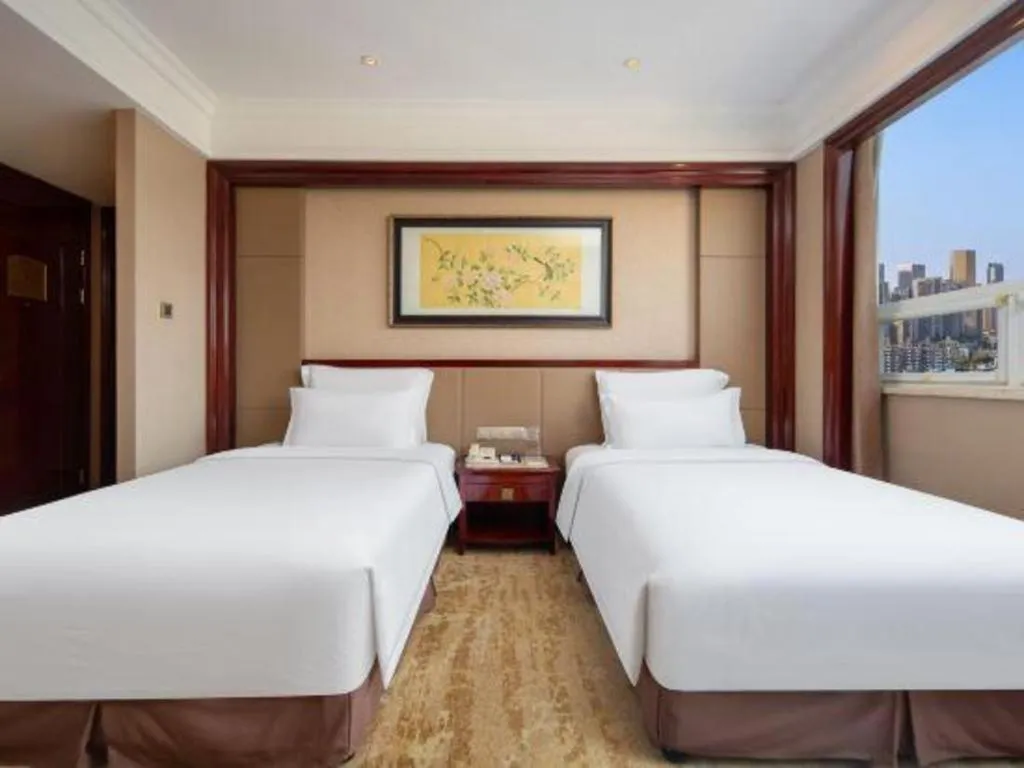Bed in Chutian Guangdong International Hotel
