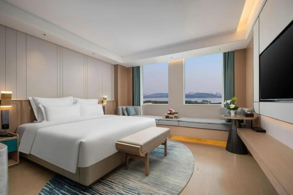 Bed in Chutian Guangdong International Hotel