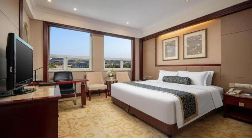Bed in Chutian Guangdong International Hotel