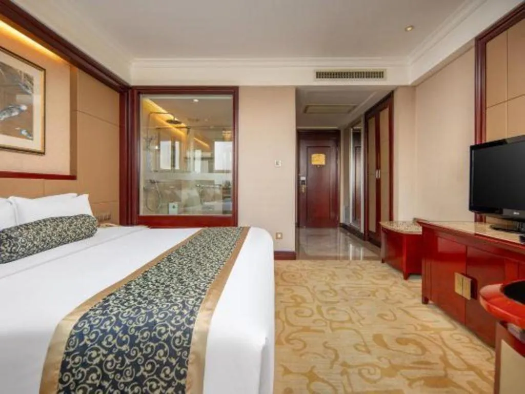 Bed in Chutian Guangdong International Hotel