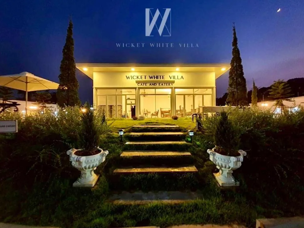 WICKET WHITE VILLA
