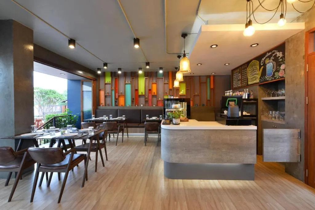 Amphawa Riverfront Hotel