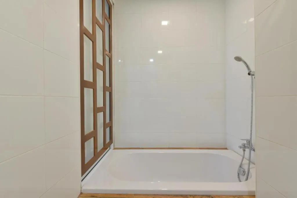 Amphawa Riverfront Hotel