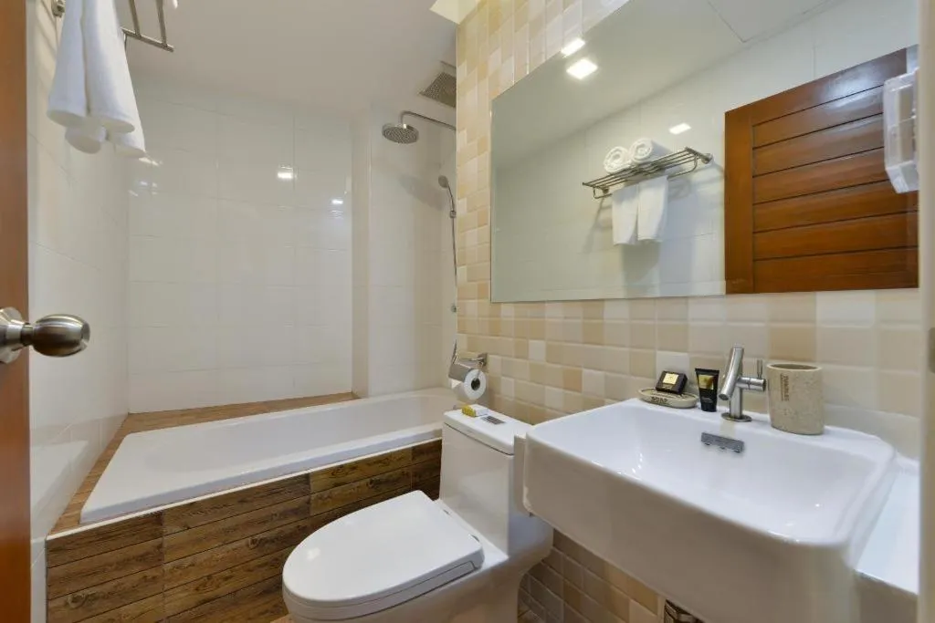 Amphawa Riverfront Hotel