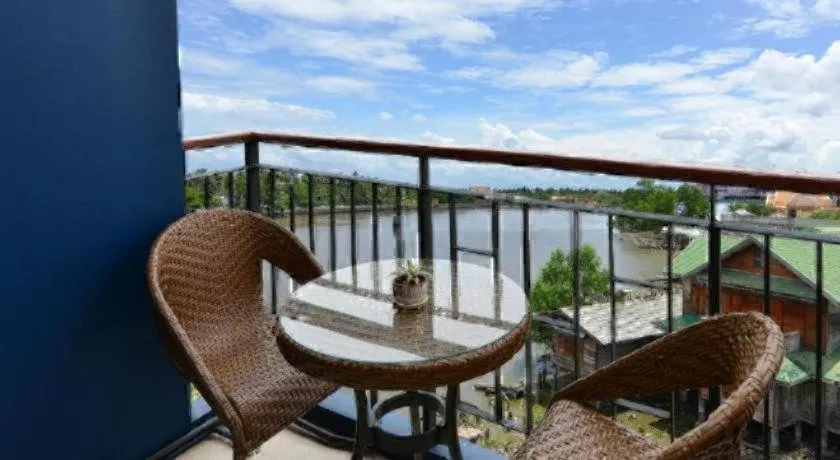 Amphawa Riverfront Hotel