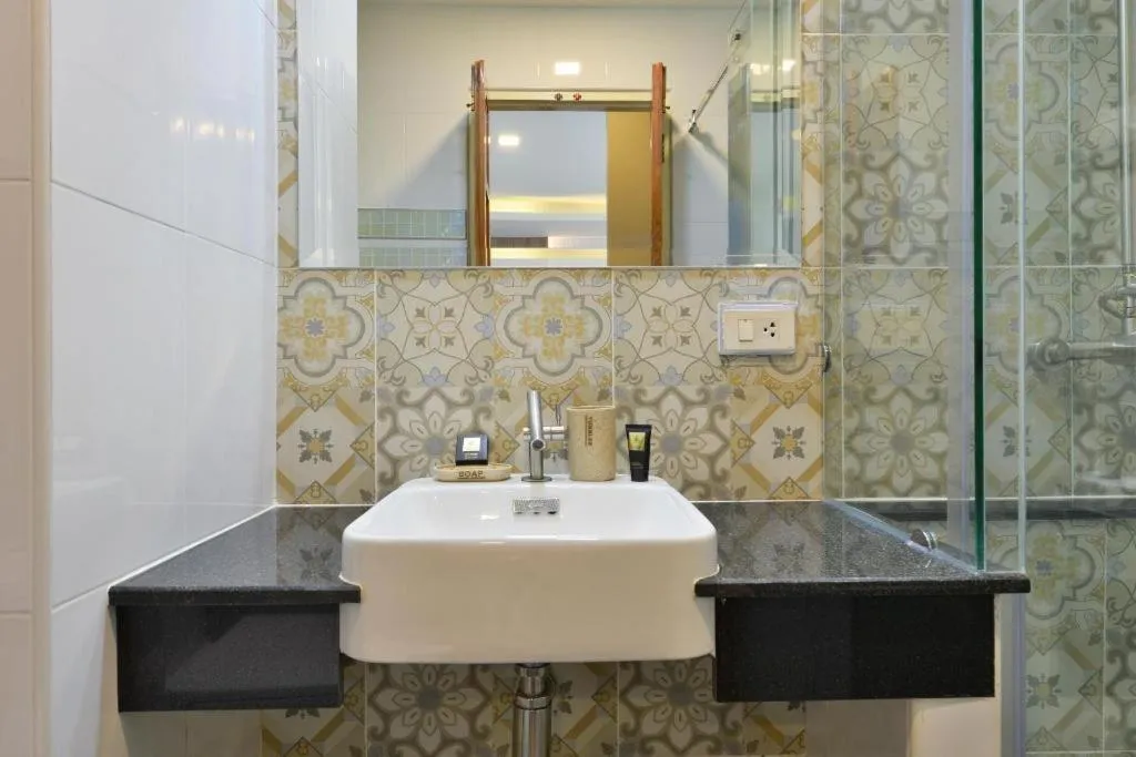 Amphawa Riverfront Hotel