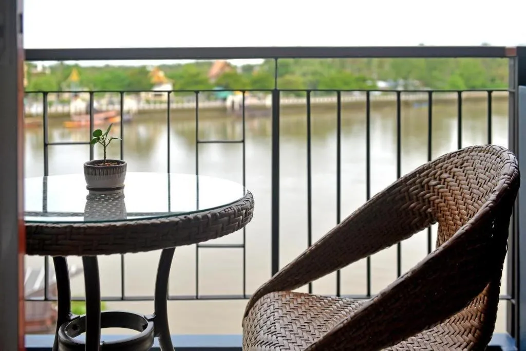 Amphawa Riverfront Hotel