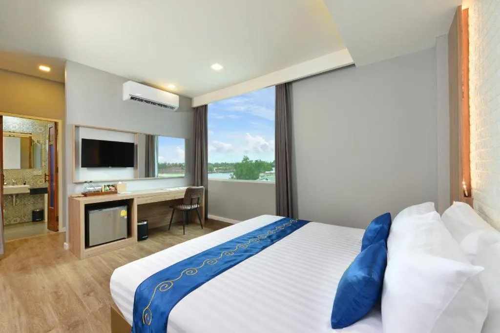 Bed in Amphawa Riverfront Hotel
