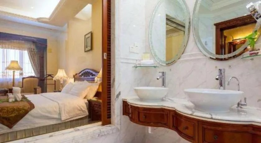 Bed in Quanzhou Hotel