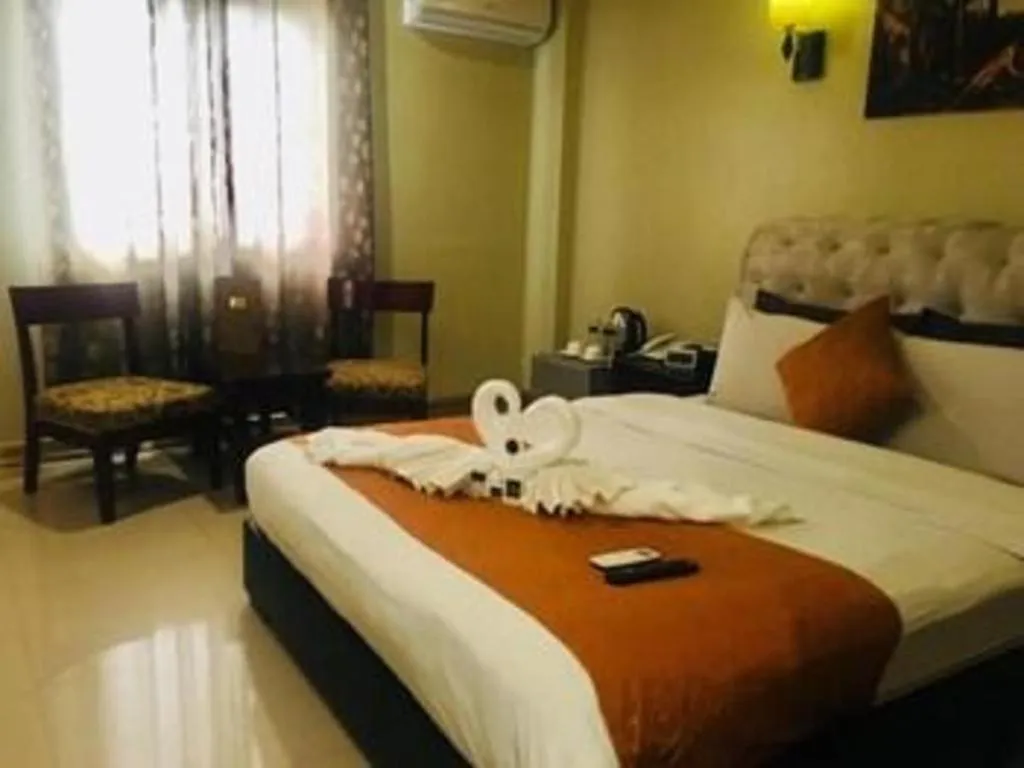 Bed in Clark Imperial Hotel