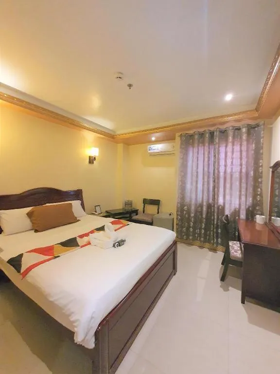 Bed in Clark Imperial Hotel