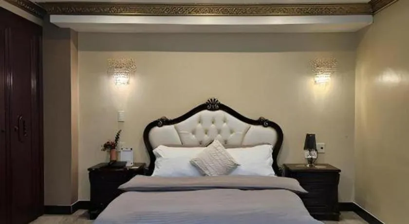 Bed in Clark Imperial Hotel