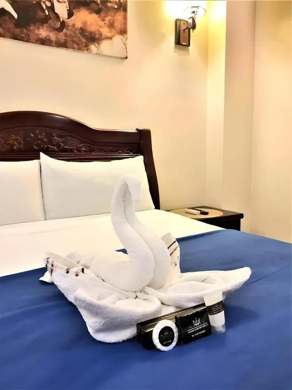 Bed in Clark Imperial Hotel