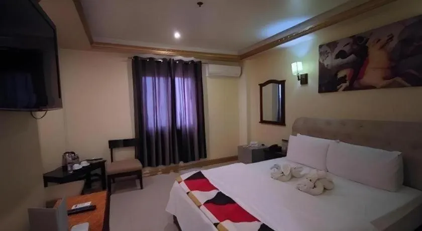 Bed in Clark Imperial Hotel