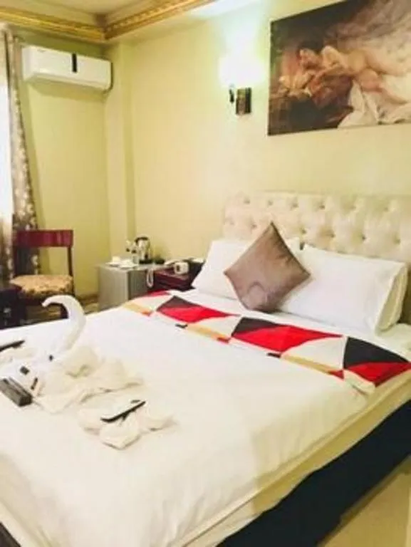 Bed in Clark Imperial Hotel