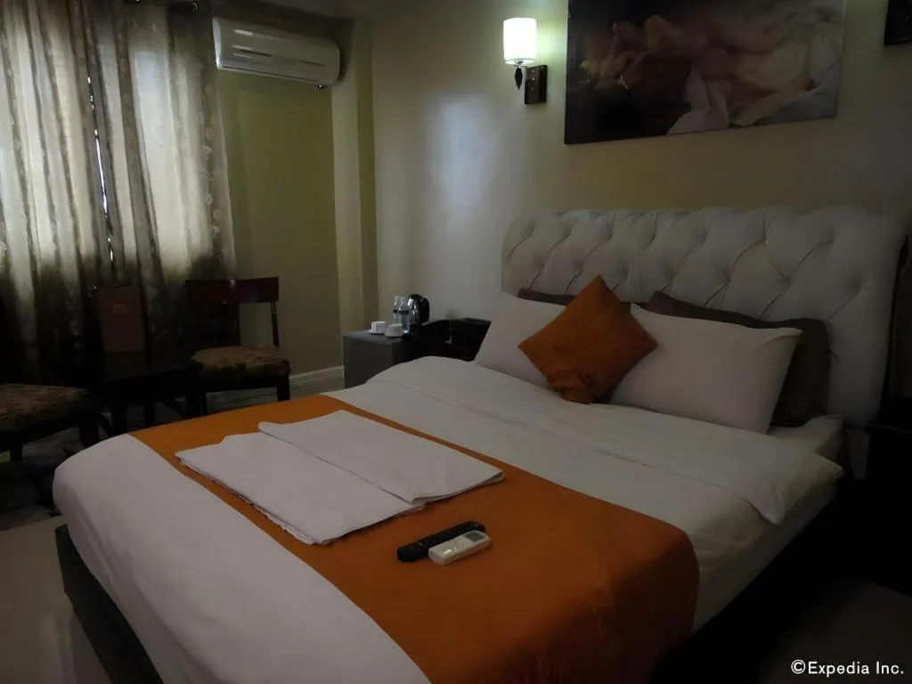 Bed in Clark Imperial Hotel