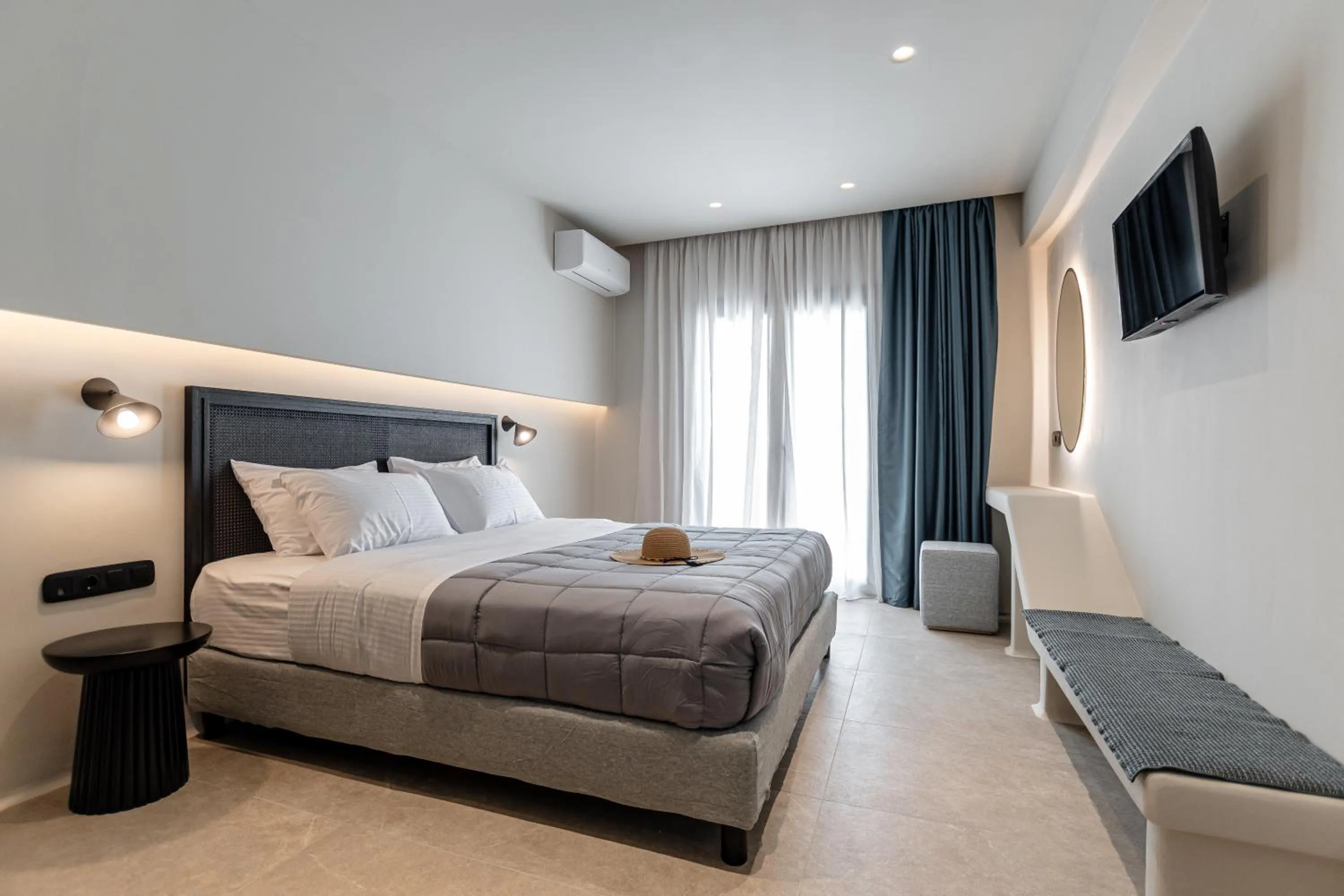 Shower, Bed in Lithia Exclusive Villas