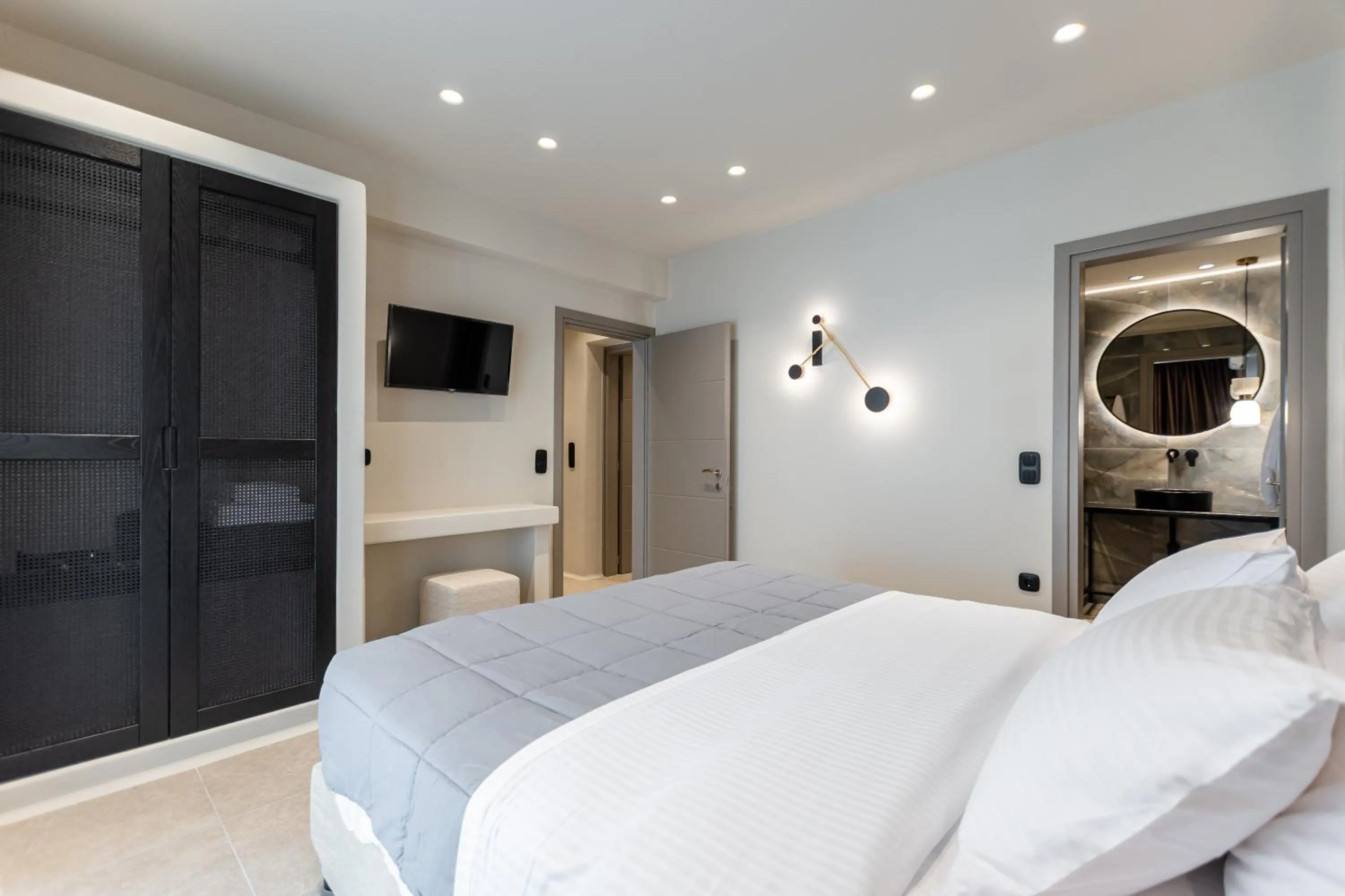 Shower, Bed in Lithia Exclusive Villas