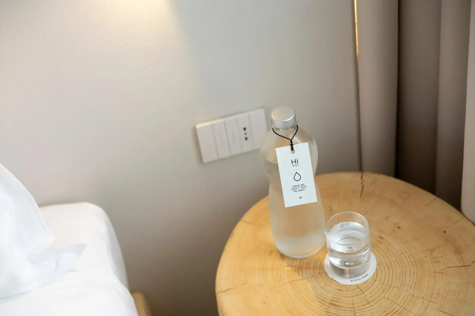 Bedroom in Hi Hotels Sirmione - Lakeview Pool Bedroom in Hi Hotels Sirmione - Lakeview Pool