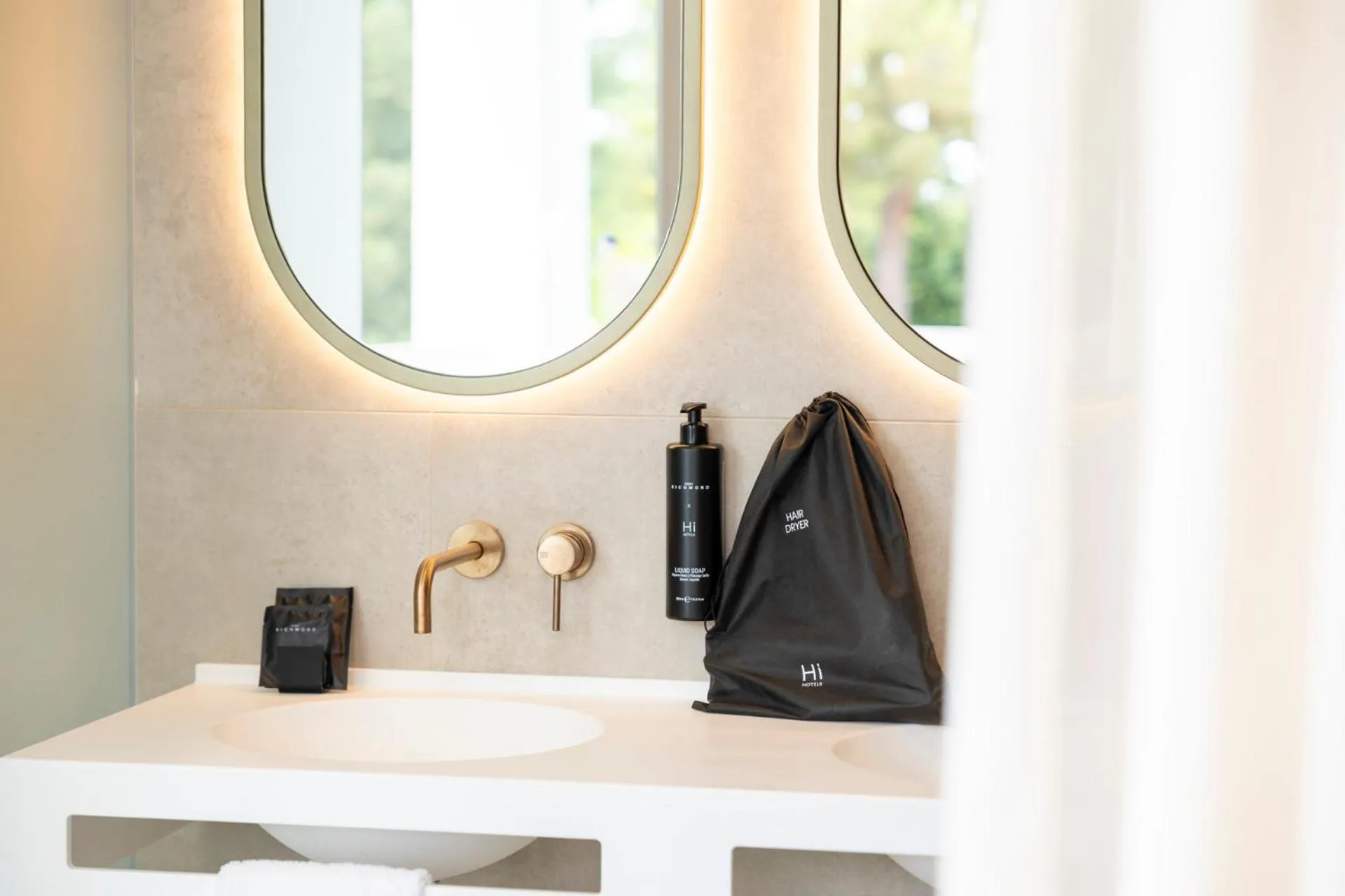 heating in Hi Hotels Sirmione - Lakeview Pool