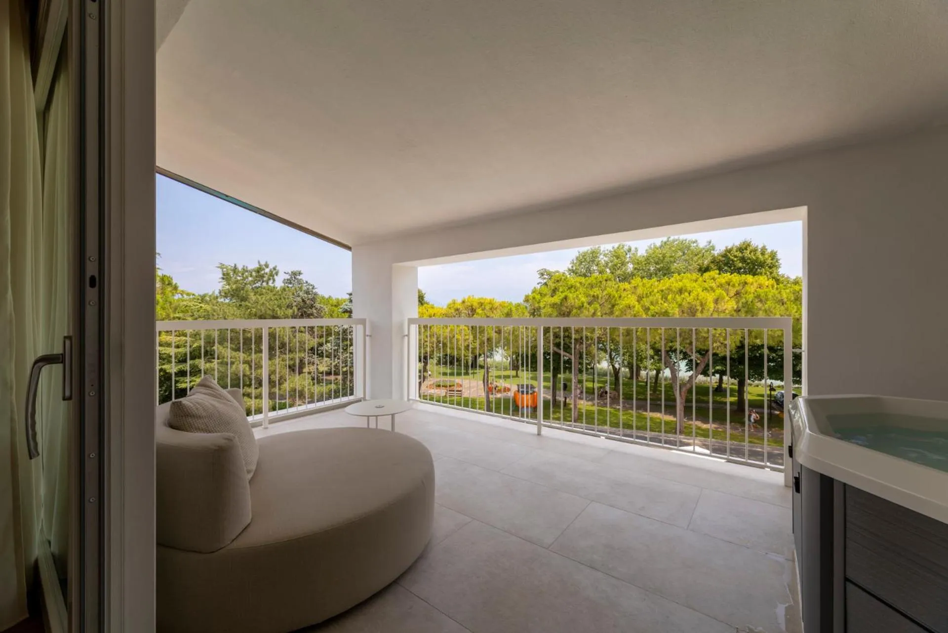 Photo of the whole room in Hi Hotels Sirmione - Lakeview Pool