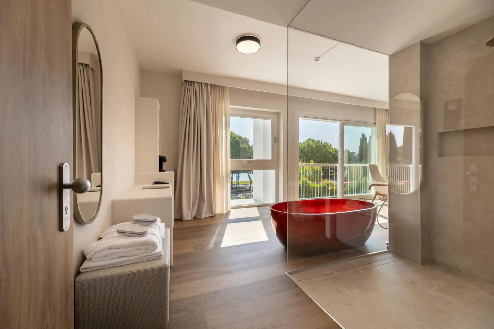 Bath in Hi Hotels Sirmione - Lakeview Pool