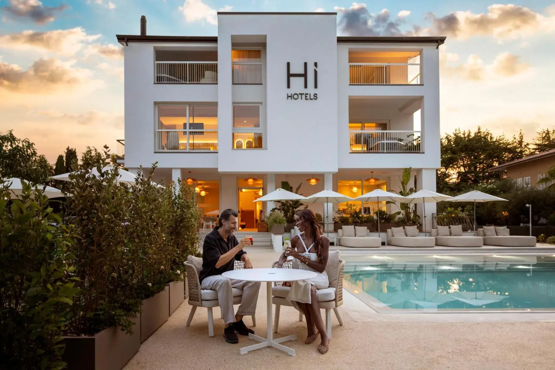 Lounge or bar in Hi Hotels Sirmione - Lakeview Pool Lounge or bar in Hi Hotels Sirmione - Lakeview Pool