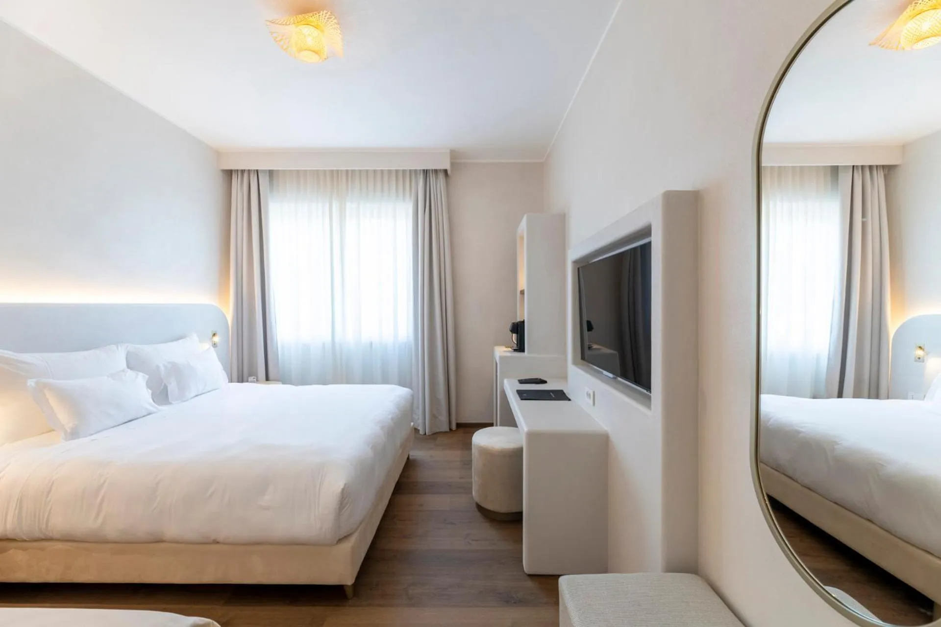 Photo of the whole room, Bed in Hi Hotels Sirmione - Lakeview Pool