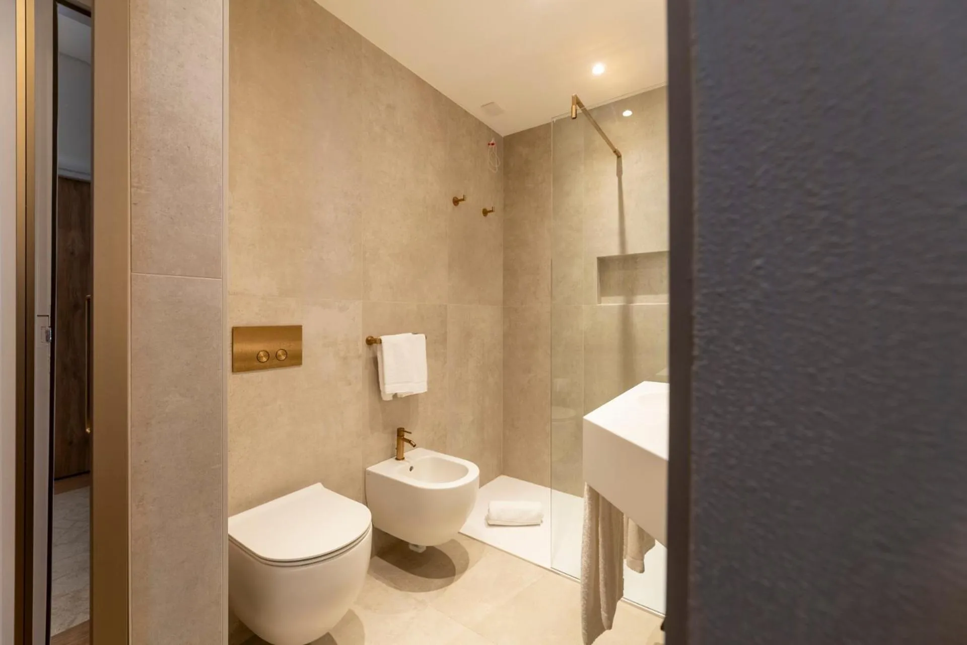 Shower in Hi Hotels Sirmione - Lakeview Pool