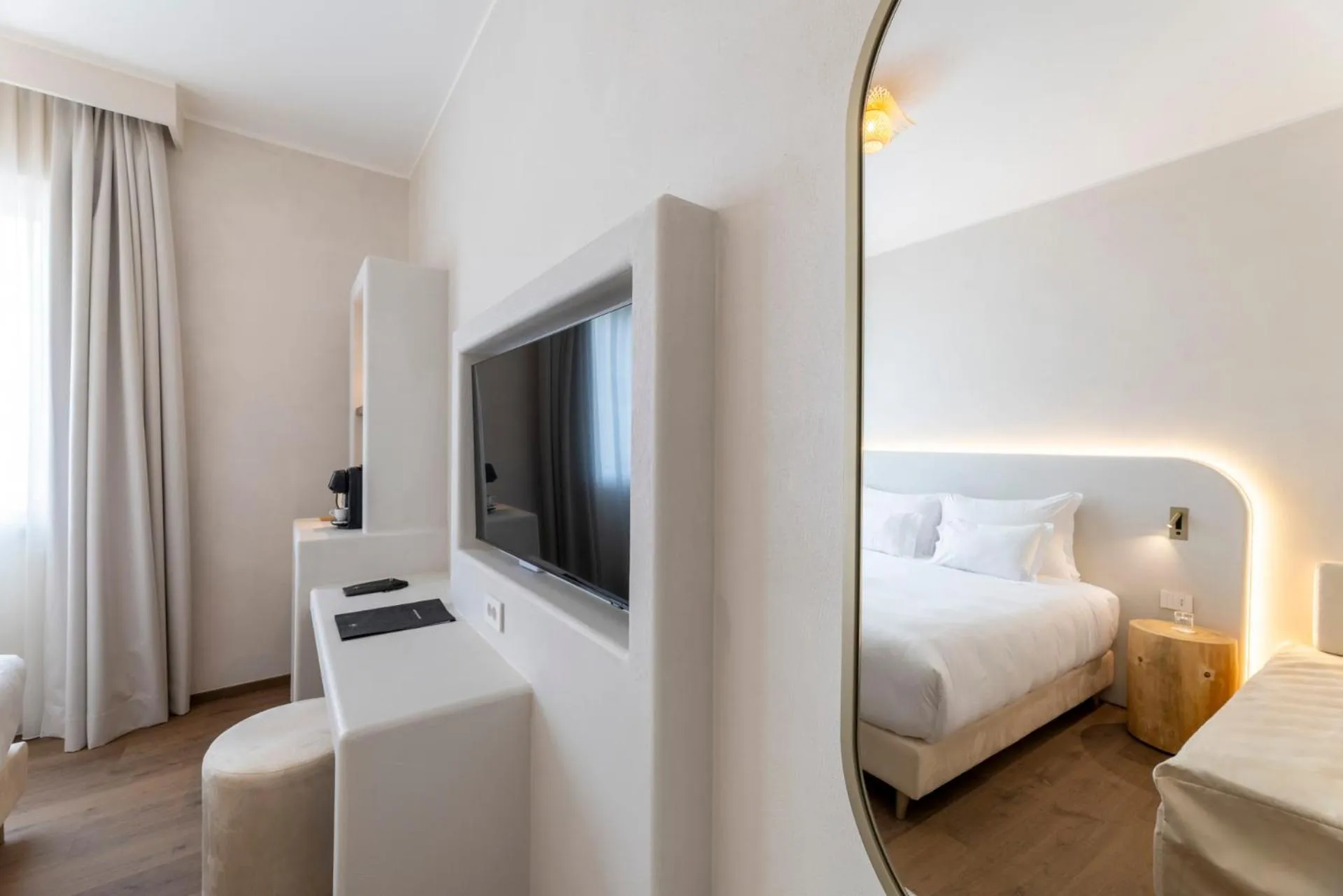 Bedroom, Bed in Hi Hotels Sirmione - Lakeview Pool