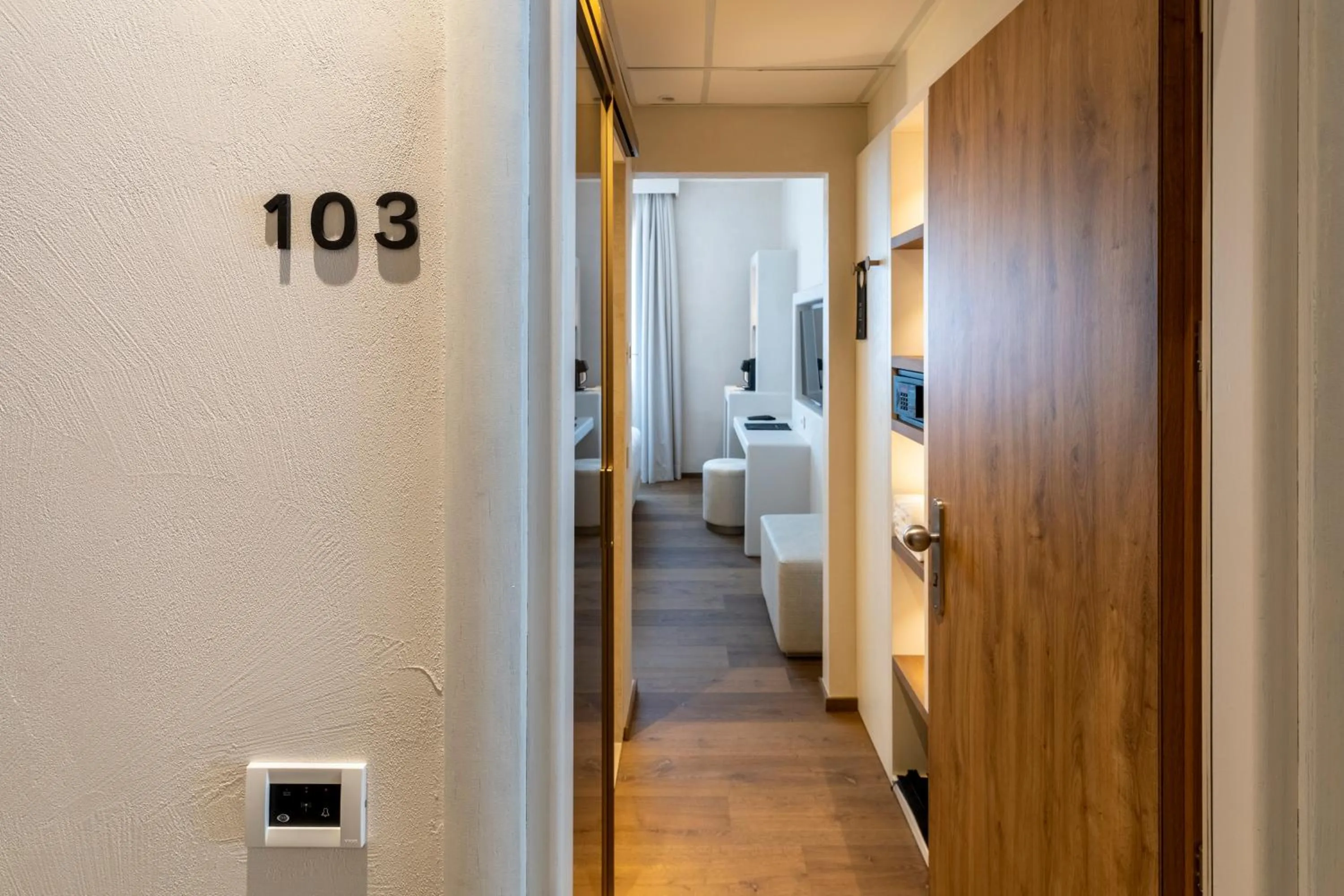 Bed in Hi Hotels Sirmione - Lakeview Pool