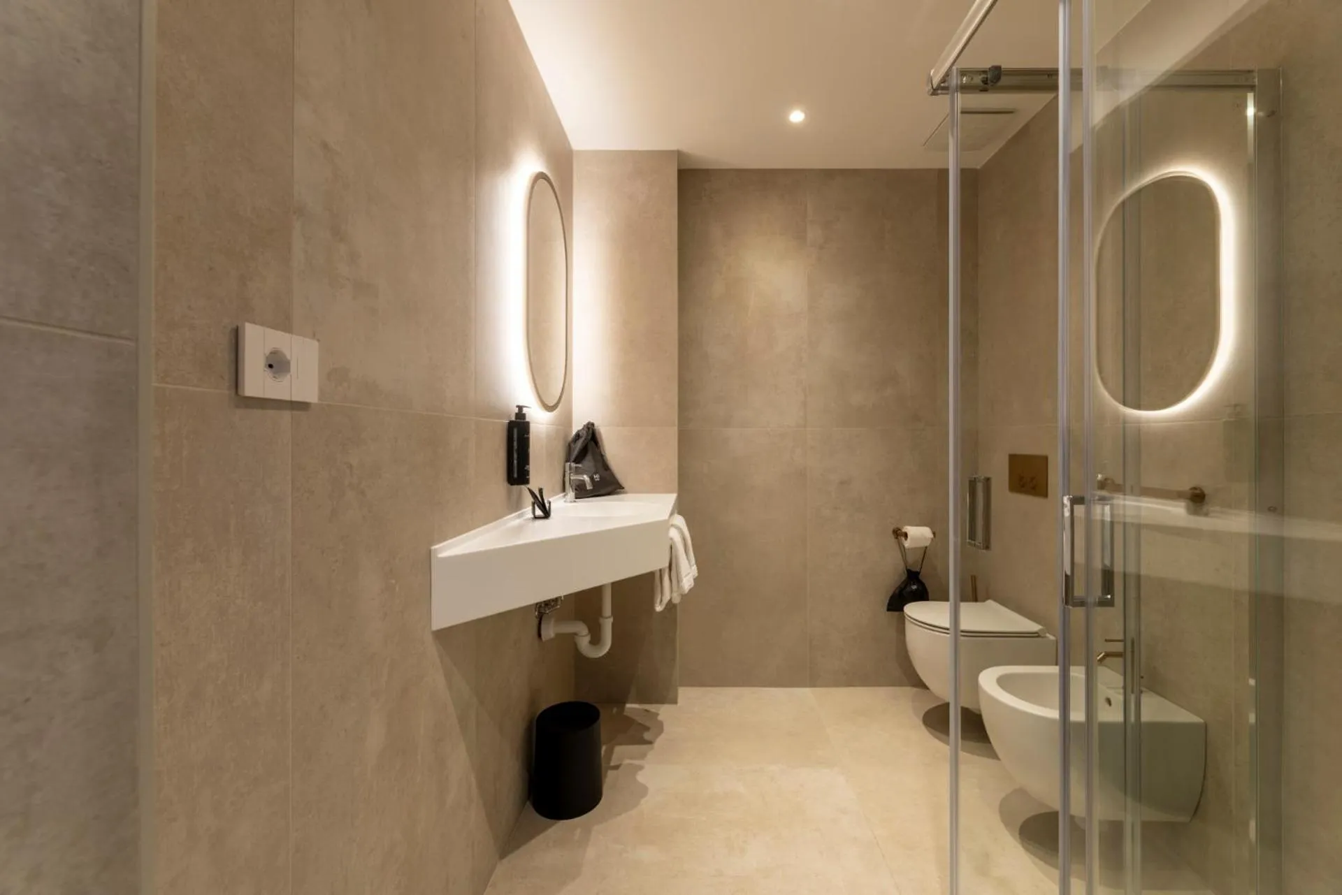 Shower in Hi Hotels Sirmione - Lakeview Pool