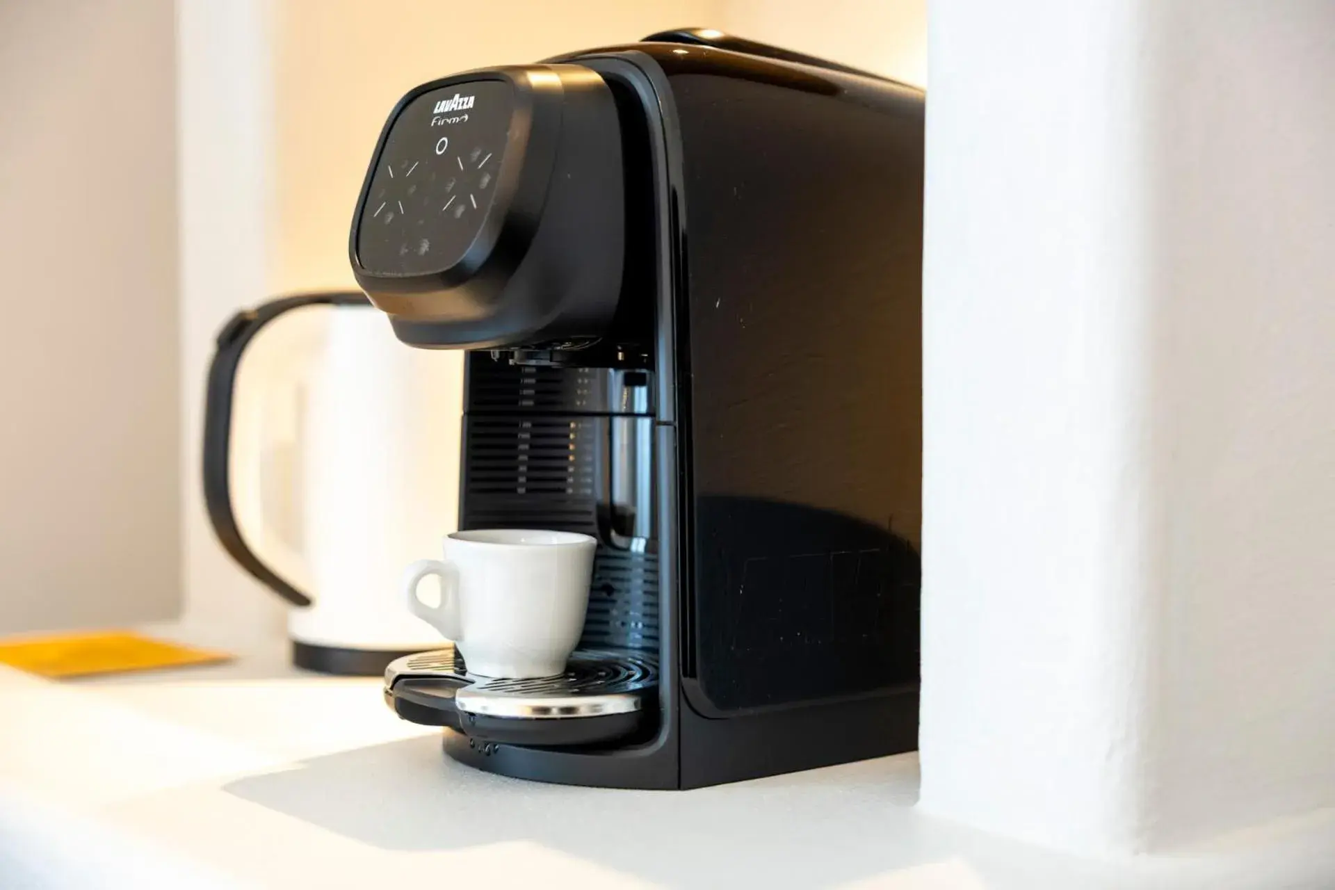 Coffee/tea facilities in Hi Hotels Sirmione - Lakeview Pool Coffee/tea facilities in Hi Hotels Sirmione - Lakeview Pool