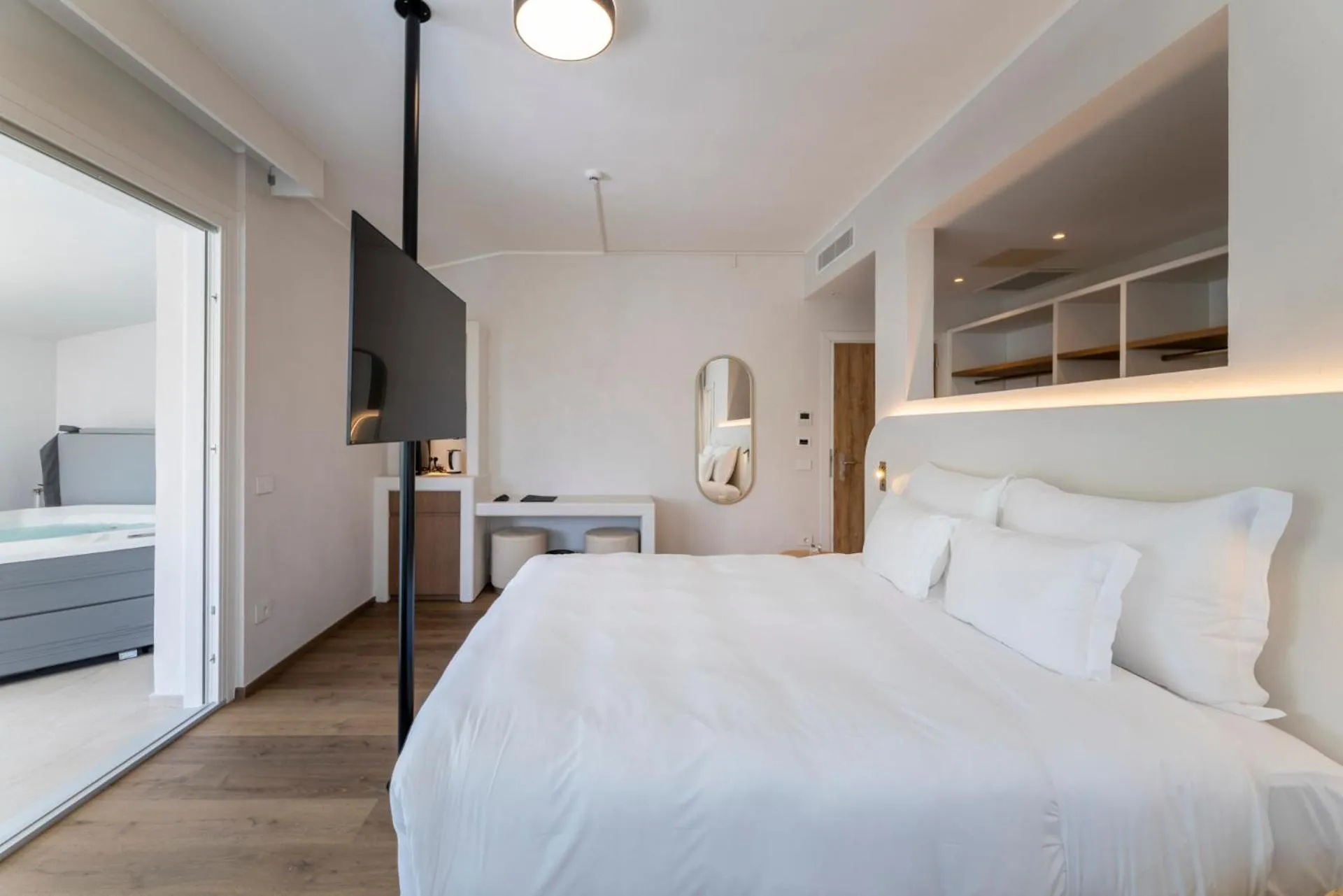 Photo of the whole room, Bed in Hi Hotels Sirmione - Lakeview Pool